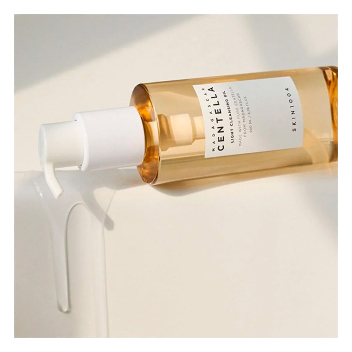 MADAGASCAR CENTELLA LIGHT CLEANSING OIL 200ML - SKIN1004